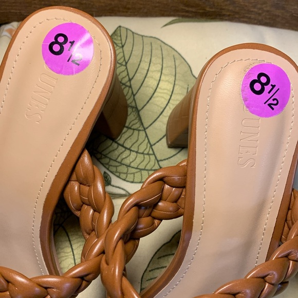 Dunes Chunky Heel Sandals - Picture 8 of 8